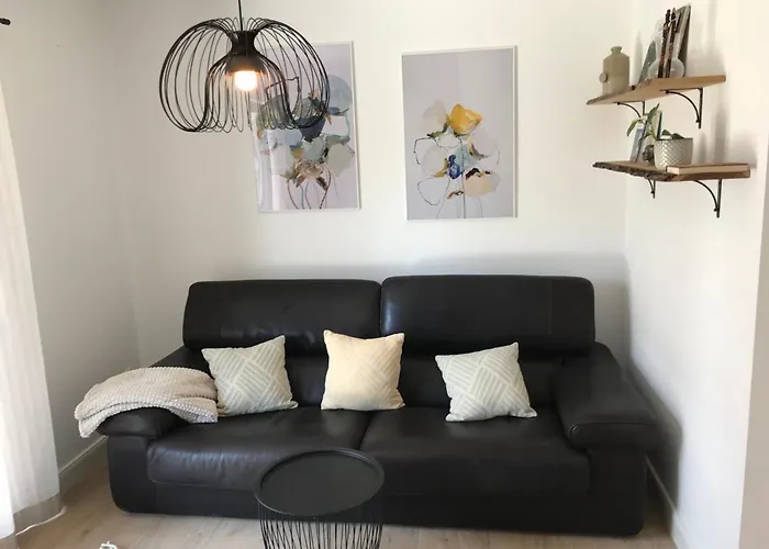 Schöne 1,5 Mit Aussenterrasse, Small 1,5 Flat With An Outside Terrace *