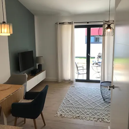 Schoene 1,5 Mit Aussenterrasse, Small 1,5 Flat With An Outside Terrace *