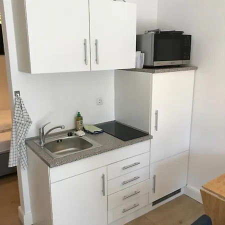 Schoene 1,5 Mit Aussenterrasse, Small 1,5 Flat With An Outside Terrace Weichs
