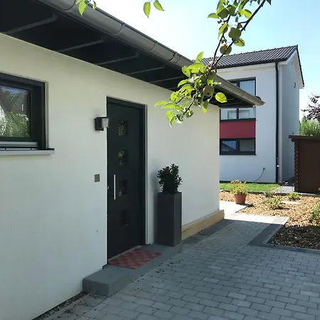 Schoene 1,5 Mit Aussenterrasse, Small 1,5 Flat With An Outside Terrace *
