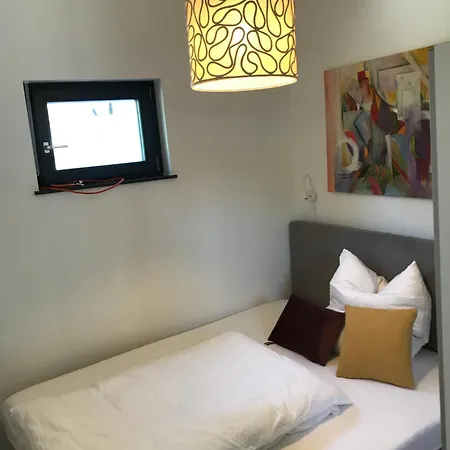 Schoene 1,5 Mit Aussenterrasse, Small 1,5 Flat With An Outside Terrace Lejlighed *