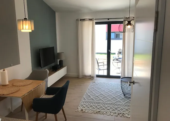 Schoene 1,5 Mit Aussenterrasse, Small 1,5 Flat With An Outside Terrace *